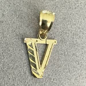 10k Solid Gold Diamond Cut Initial Letter V Pendant ~ NEW
